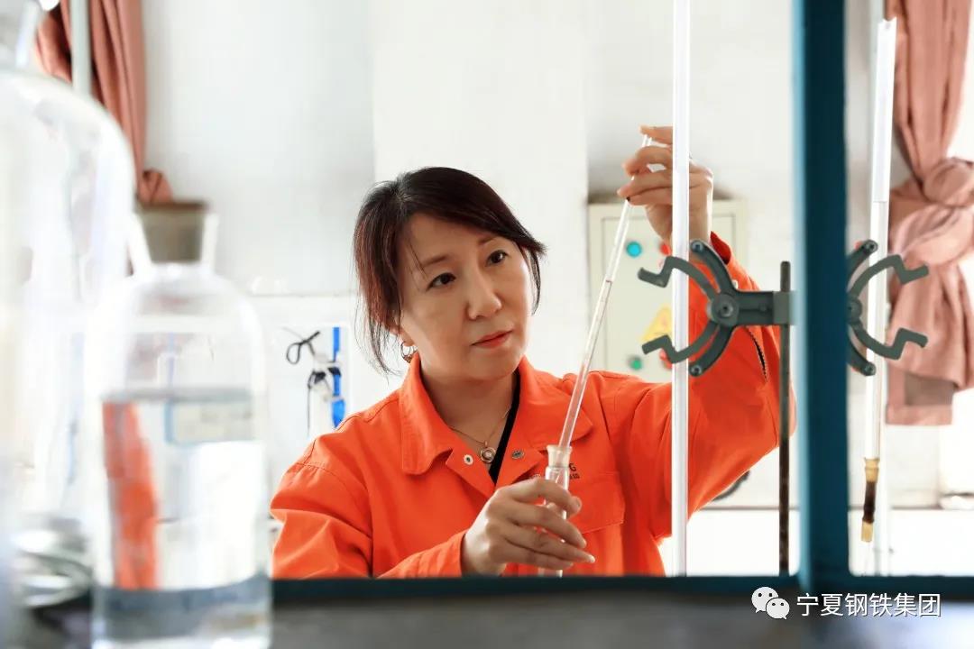 最美“寧鋼人”|吳寶英，和順?lè)e中而英華外發(fā)